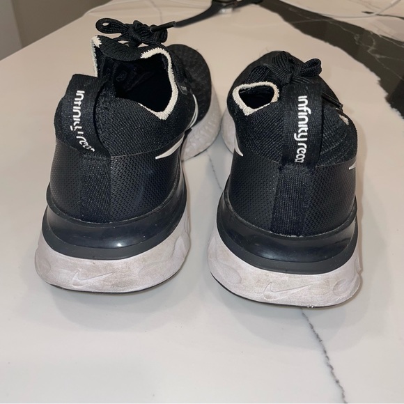 NIKE flyknit women’s shoe - Picture 5 of 8